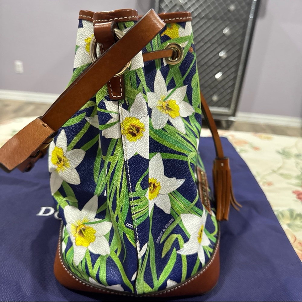 DOONEY and BOURKE Daffodil Drawstring Flower Floral Tassel Bucket Bag - Picture 2 of 10